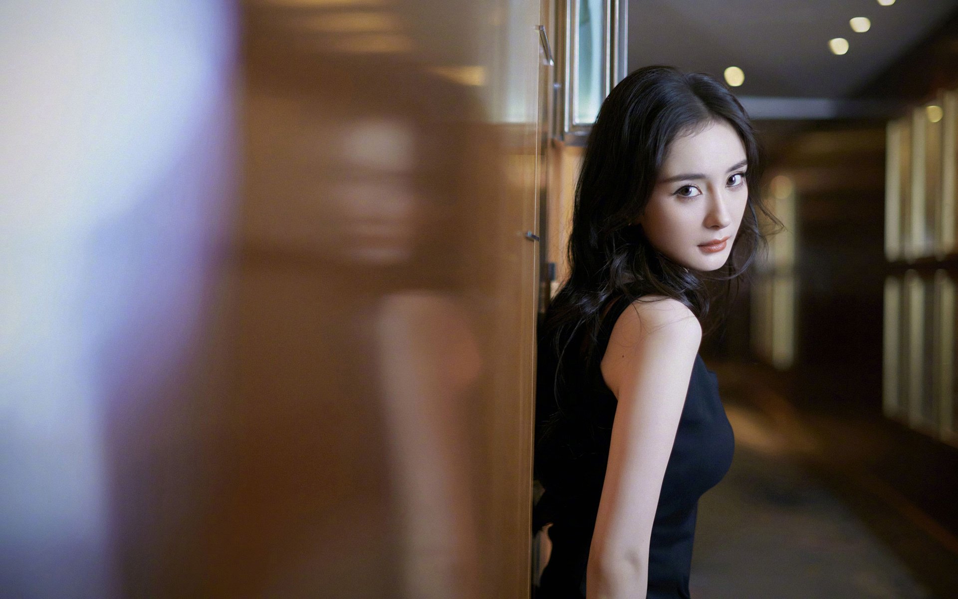 爱游戏官方-2019年季后赛：“水花兄弟”连续热火般的爆发，库里在关键的第四节多次神奇远投赢得比赛